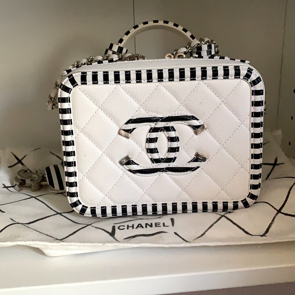 Chanel small filigree vanity case (limited edition)
